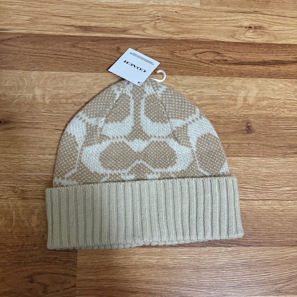 NWT Coach Women’s Jumbo Signature C Beanie main image 5